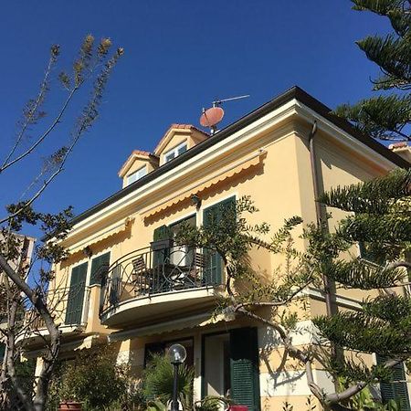 Appartamento Villa Rita A 100 M Dal Mare! Vallecrosia Buitenkant foto
