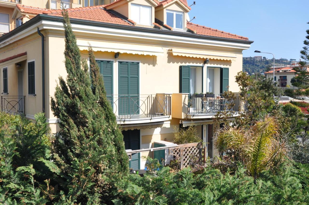 Appartamento Villa Rita A 100 M Dal Mare! Vallecrosia Buitenkant foto
