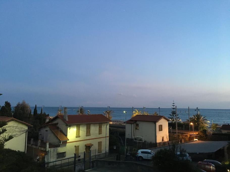Appartamento Villa Rita A 100 M Dal Mare! Vallecrosia Buitenkant foto