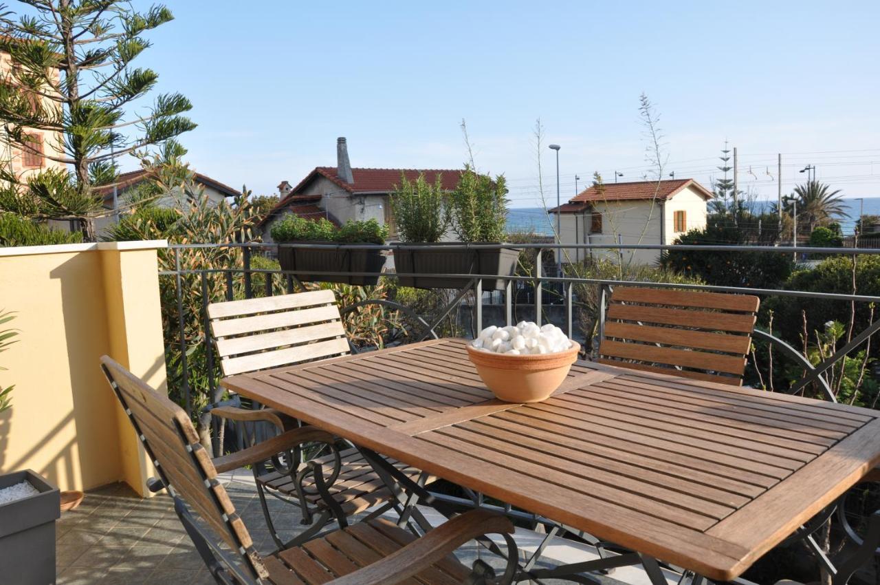 Appartamento Villa Rita A 100 M Dal Mare! Vallecrosia Buitenkant foto