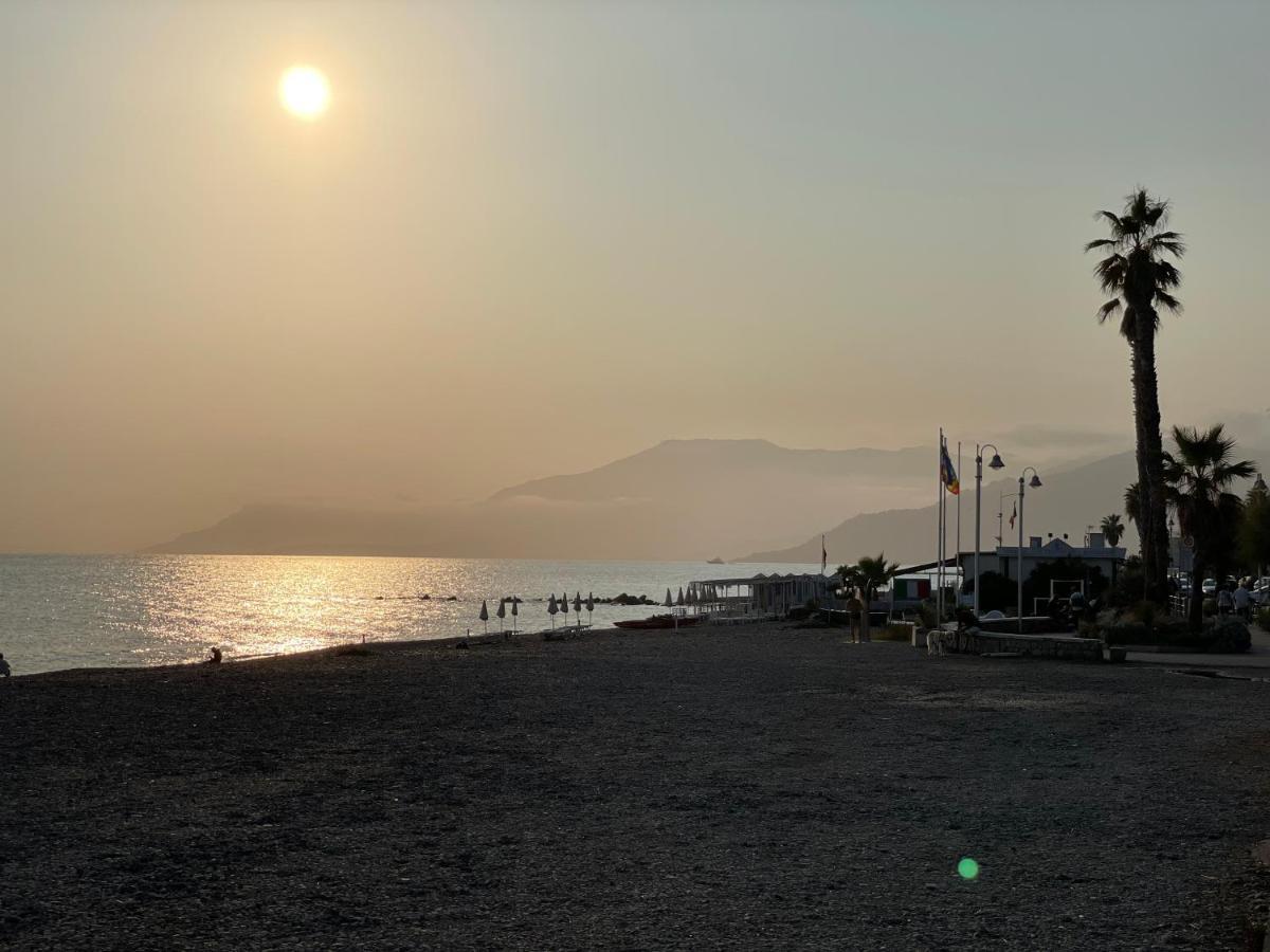 Appartamento Villa Rita A 100 M Dal Mare! Vallecrosia Buitenkant foto