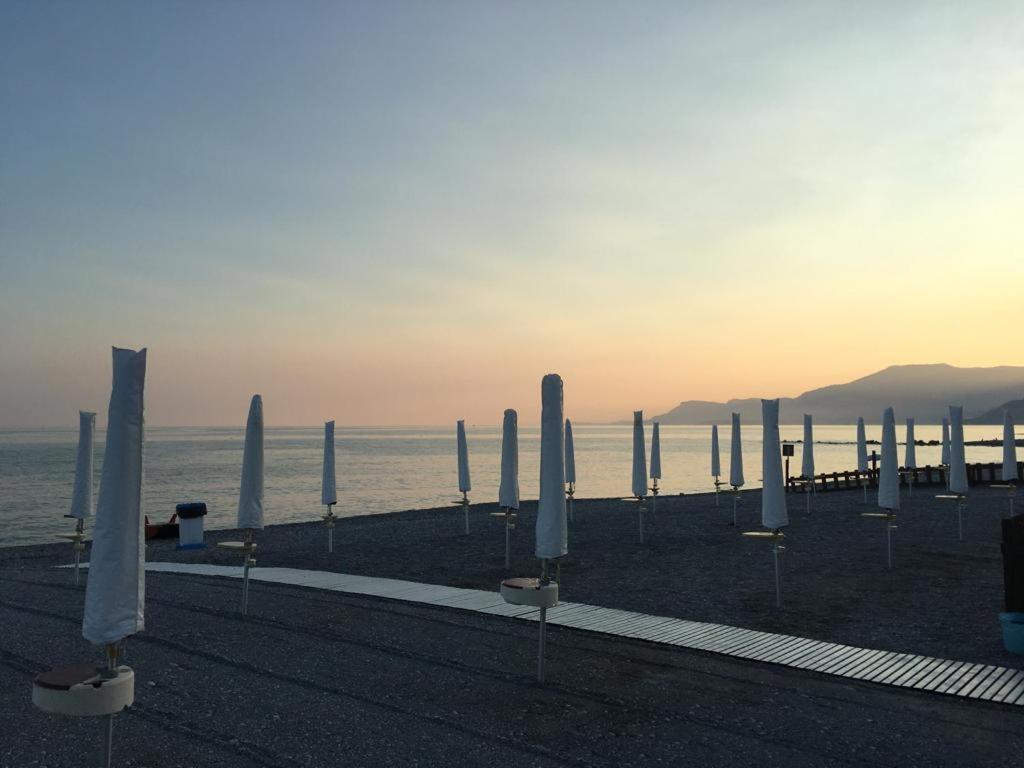 Appartamento Villa Rita A 100 M Dal Mare! Vallecrosia Buitenkant foto