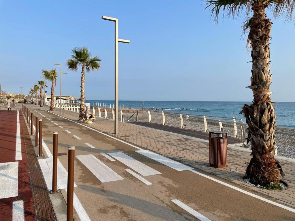 Appartamento Villa Rita A 100 M Dal Mare! Vallecrosia Buitenkant foto